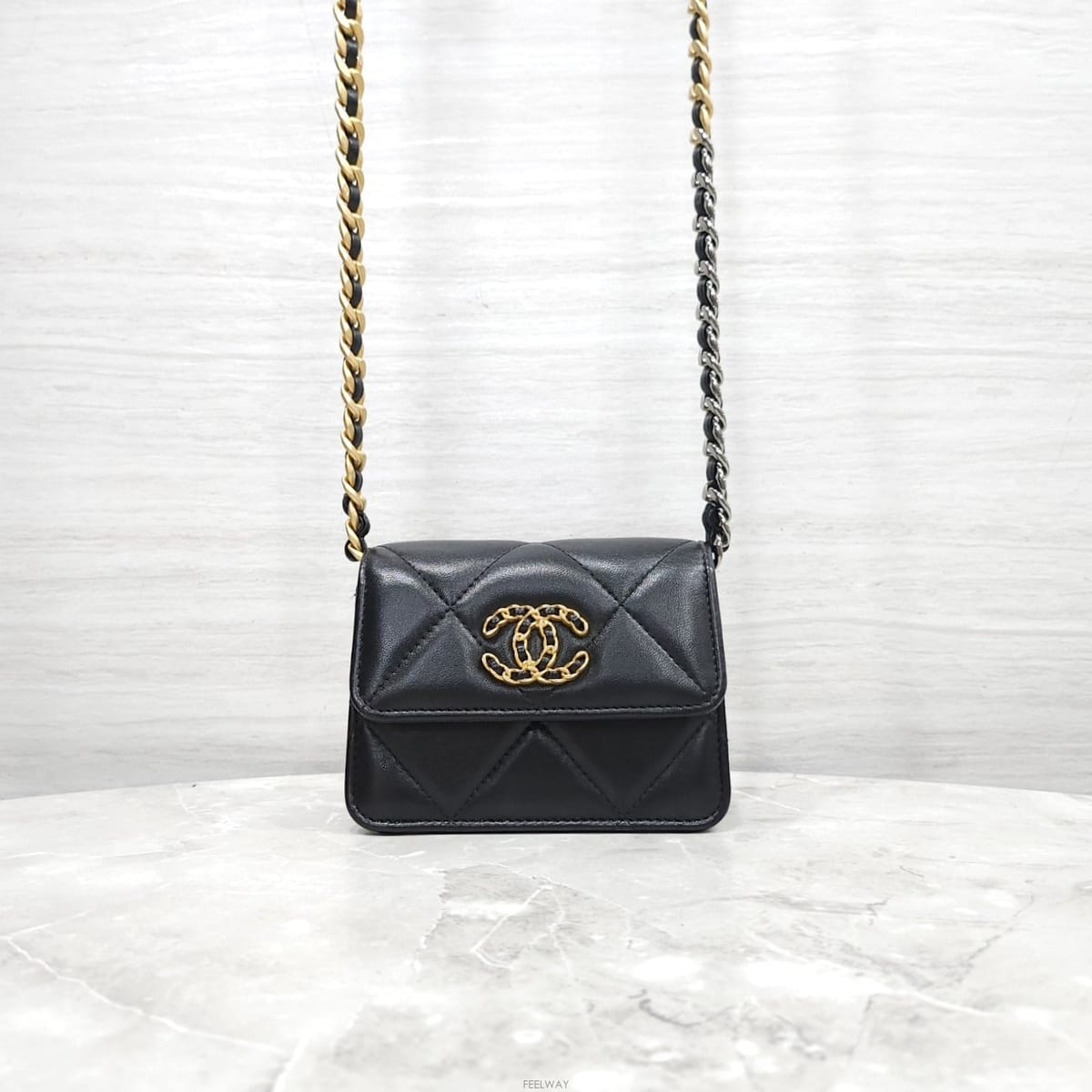 CHANEL [������] ���� 19 ī������ �̴� ü�� ũ�ν��� AP3170[������] ���� 19 ī������ �̴� ü�� ũ�ν��� AP3170
