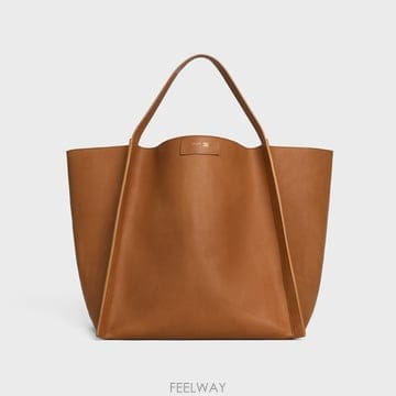 셀린느 여성 미디엄 큐보 서플 카프스킨 토트백 123422T83 GFY5