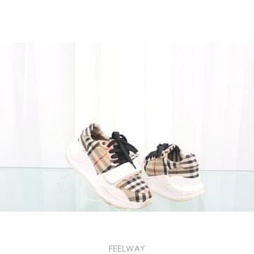 Burberry �߰� ������ ��Ƽ�� üũ ����Ŀ�� �ȭ�߰� ������ ��Ƽ�� üũ ����Ŀ�� �ȭ