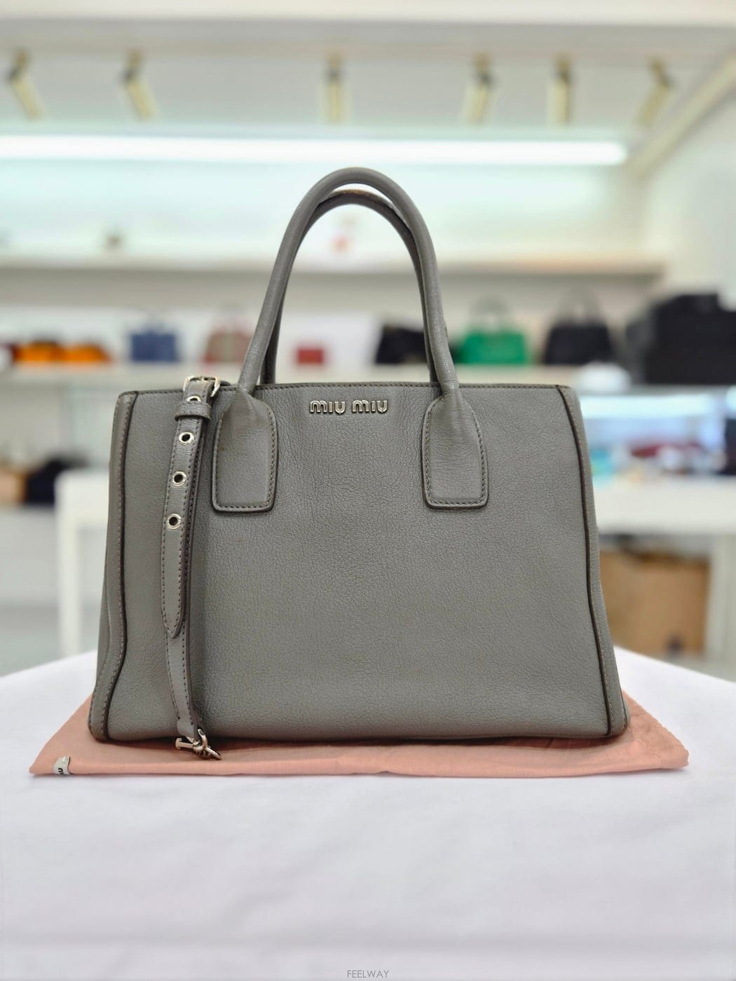 Miu Miu �̿�̿� �ΰ� ���ڷ� ���� ��Ʈ�� ũ�ν��� RN0883�̿�̿� �ΰ� ���ڷ� ���� ��Ʈ�� ũ�ν��� RN0883