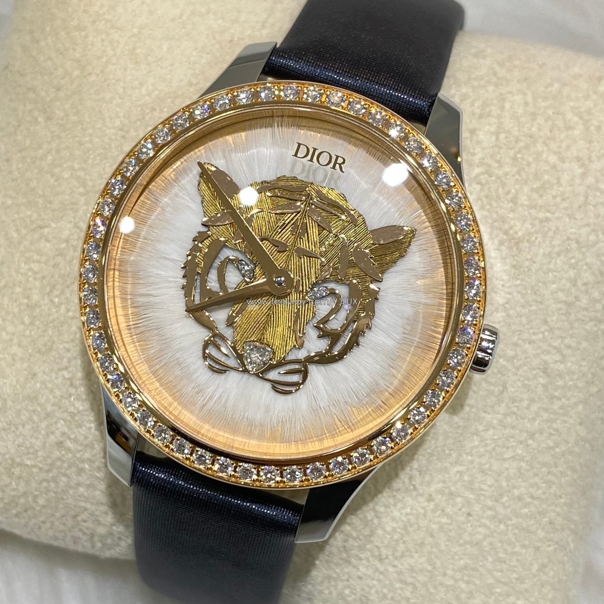 DIOR ��� Ÿ�̰� �����ƽ �ð� 36mm ��ũ��� ���̾� Y04609��� Ÿ�̰� �����ƽ �ð� 36mm ��ũ��� ���̾� Y04609