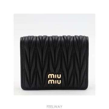 Miu Miu �δ��� MIU MIU �̿�̿� ���� �����δ��� MIU MIU �̿�̿� ���� ����
