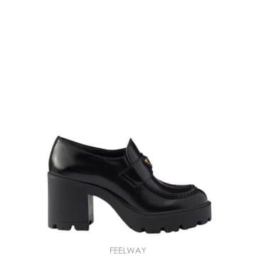 PRADA �δ��� PRADA ����� �ﰢ �ΰ� �귯�õ� ���� ���������δ��� PRADA ����� �ﰢ �ΰ� �귯�õ� ���� ��������