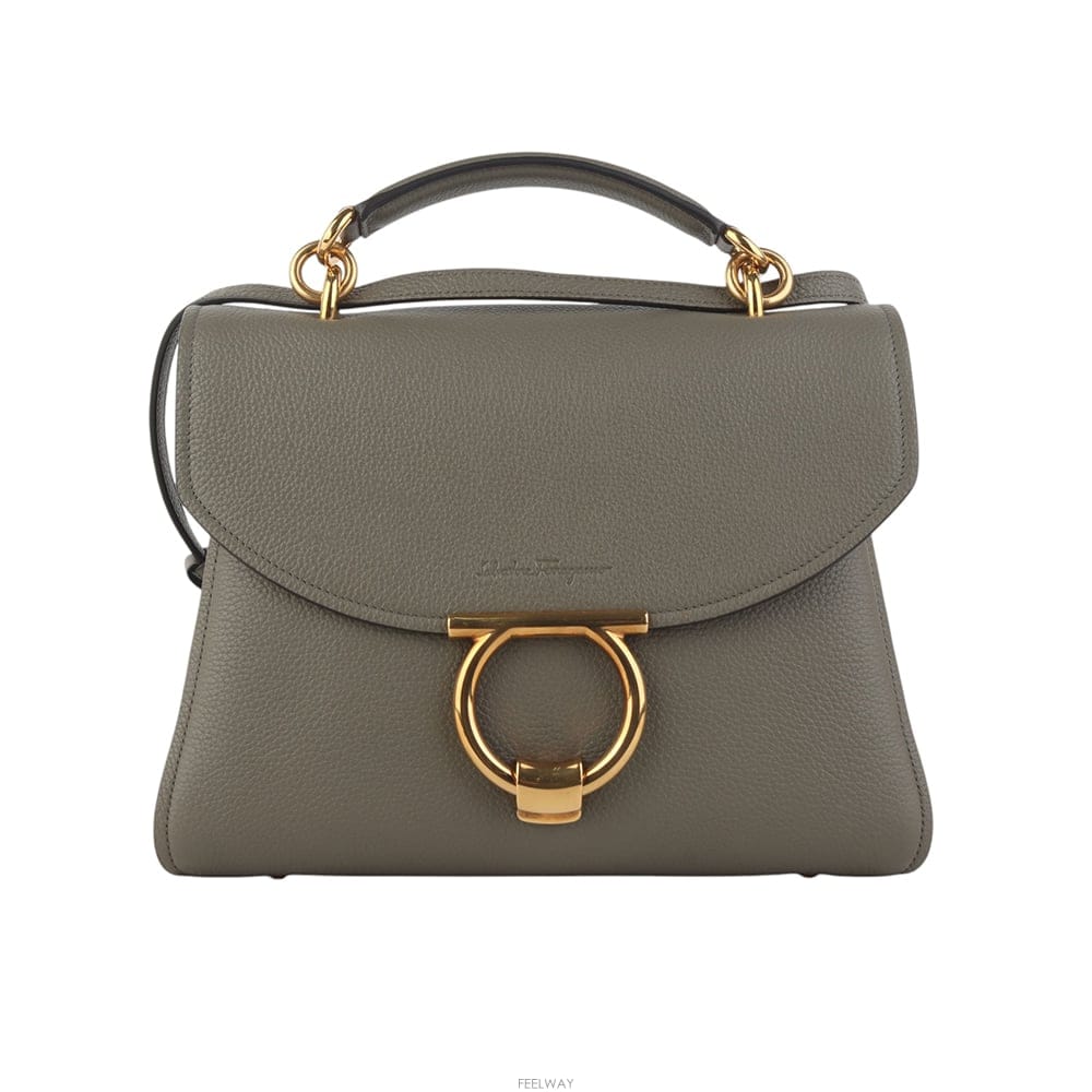 Ferragamo ��󰡸� 21 H493 ���� ��ġ�� ���� ž�ڵ� ����� 37500Y��󰡸� 21 H493 ���� ��ġ�� ���� ž�ڵ� ����� 37500Y