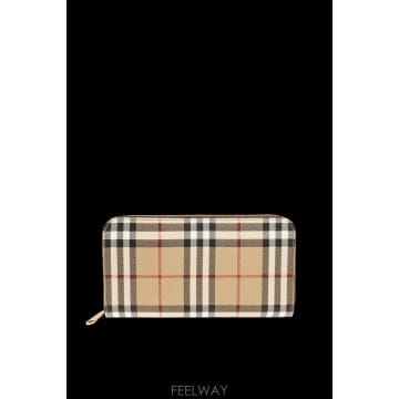 Burberry Burberry �з� with a checkered pattern 8109812A9534VNTGCHKBRIABurberry �з� with a checkered pattern 8109812A9534VNT