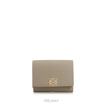 Loewe 26FW Loewe ANAGRAM TRIFOLD �з� C821TR2X163170 TP57648411026FW Loewe ANAGRAM TRIFOLD �з� C821TR2X163170 TP57648