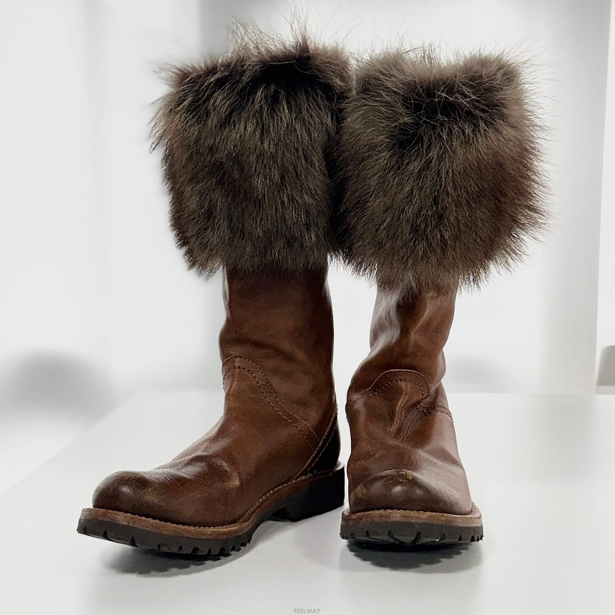 Brunello Cucinelli ���ڷ� ��ġ�ڸ� �� Ʈ���� ���� �������ڷ� ��ġ�ڸ� �� Ʈ���� ���� ����