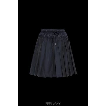 Moncler 26SS Moncler Pleated ��ĿƮ K20932D0000257136776 TP57212642226SS Moncler Pleated ��ĿƮ K20932D0000257136776 TP572