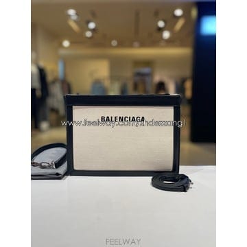 Balenciaga �߷��þư� ĵ���� ����Ʈ Ŭ��ġ ũ�ν��� 339937�߷��þư� ĵ���� ����Ʈ Ŭ��ġ ũ�ν��� 339937
