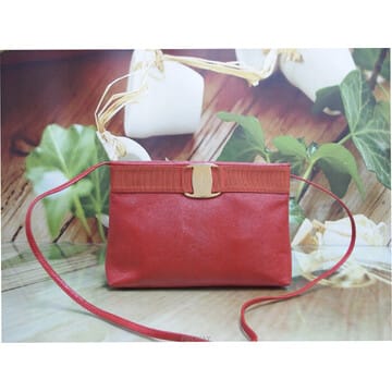 Ferragamo �������� ��󰡸� ���� ũ�ν��� Ŭ��ġ�� ��ǰ �߰����� ��ǰ 52006�������� ��󰡸� ���� ũ�ν��� Ŭ��ġ�� ��ǰ �߰�����