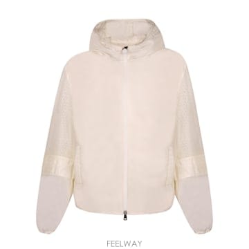 Moncler 26SS Moncler ����Ʈ ����Ʈ fabric  Design with �ĵ�  Perforated slee26SS Moncler ����Ʈ ����Ʈ fabric  Design with �ĵ�  P