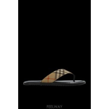 Burberry Burberry ���� slides 8109162B9368SANDIPCHECK TP574742431Burberry ���� slides 8109162B9368SANDIPCHECK TP5747424