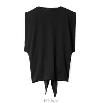 26SS 자크뮈스 클래식 컷, smooth fabric, 딥 블랙 color, discreet 로고  TOW