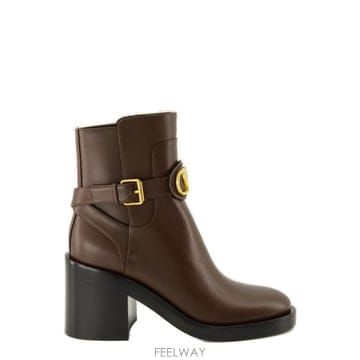 Valentino VLogo 시그니처 블록 힐 앵클 부츠 7W2S0MB4DSH KG8FONDANT TP979
