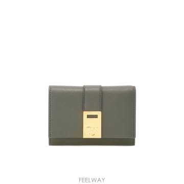 Ferragamo 25SS ����䷹ ��󰡸� ���� �з� 220630776490 TP57212258525SS ����䷹ ��󰡸� ���� �з� 220630776490 TP572122