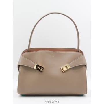 Ferragamo 26FW ����䷹ ��󰡸� ���� �ڵ�� 795203219816042 TP57538255826FW ����䷹ ��󰡸� ���� �ڵ�� 795203219816042 TP5