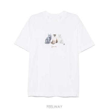 Givenchy 25SS Givenchy ��Ʈ sleeve ��ư T ���� featuring a graphic ����Ʈ of t25SS Givenchy ��Ʈ sleeve ��ư T ���� featuring a grap