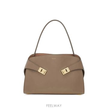 Ferragamo 26FW ����䷹ ��󰡸� HUG ����Ʈ �̵�� ��� �� 2198160795203TAUPE TP576726326FW ����䷹ ��󰡸� HUG ����Ʈ �̵�� ��� �� 21981