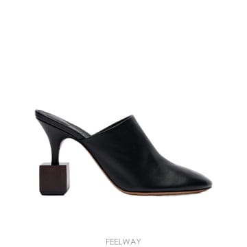 Jacquemus 25FW ��ũ���� Heeled �� 251FO1613073990 TP57707344325FW ��ũ���� Heeled �� 251FO1613073990 TP577073443