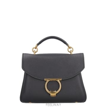 Ferragamo ����䷹ ��󰡸� Gancini pebbled ���� �ڵ�� 21H493720168 TP572117698����䷹ ��󰡸� Gancini pebbled ���� �ڵ�� 21H49372