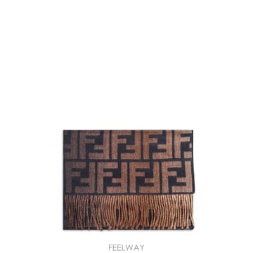 FENDI 26SS Fendi Sciarpa FF Fendi in lana jacquard FXS471ATQCF0DE826SS Fendi Sciarpa FF Fendi in lana jacquard FXS471ATQ