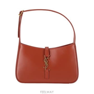 Saint Laurent 26SS ���ζ� ���ζ� Le 5 a 7 Hobo �� 6572282R20W7993 TP57718022726SS ���ζ� ���ζ� Le 5 a 7 Hobo �� 6572282R20W7993 TP