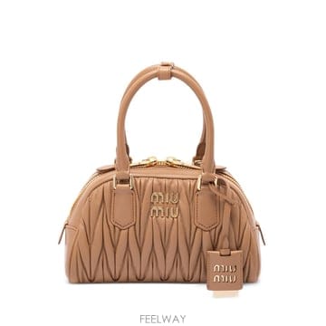 Miu Miu 26SS �̿�̿� ���� Ŭ��ġ 5BB191AN88VOLOF098L TP57728652426SS �̿�̿� ���� Ŭ��ġ 5BB191AN88VOLOF098L TP577286