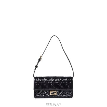 FENDI 26SS Fendi ��� �� Baguette with chain 8M0498AW5OF0KUR TP57213026SS Fendi ��� �� Baguette with chain 8M0498AW5OF0KUR