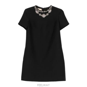 Valentino 26FW Valentino ���� �巹�� BVAKK51CFNUD TP57681114526FW Valentino ���� �巹�� BVAKK51CFNUD TP576811145