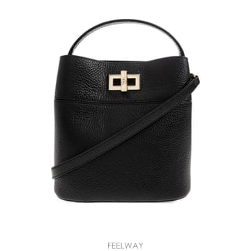 26FW FURLA 블랙 textured 레더  Drawstring closure  Adjustable 핸들