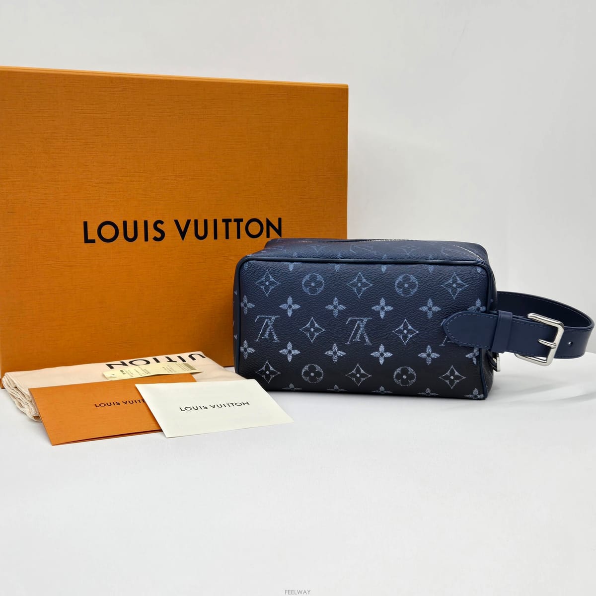 Louis Vuitton ���̺��� LV �׶���Ʈ ���׷� ��Ŀ ��ŰƮ���̺��� LV �׶���Ʈ ���׷� ��Ŀ ��ŰƮ