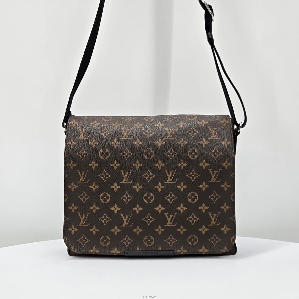 Louis Vuitton ���̺��� LV ���׷� ��Ʈ��Ʈ �޽����� ũ�ν�����̺��� LV ���׷� ��Ʈ��Ʈ �޽����� ũ�ν���