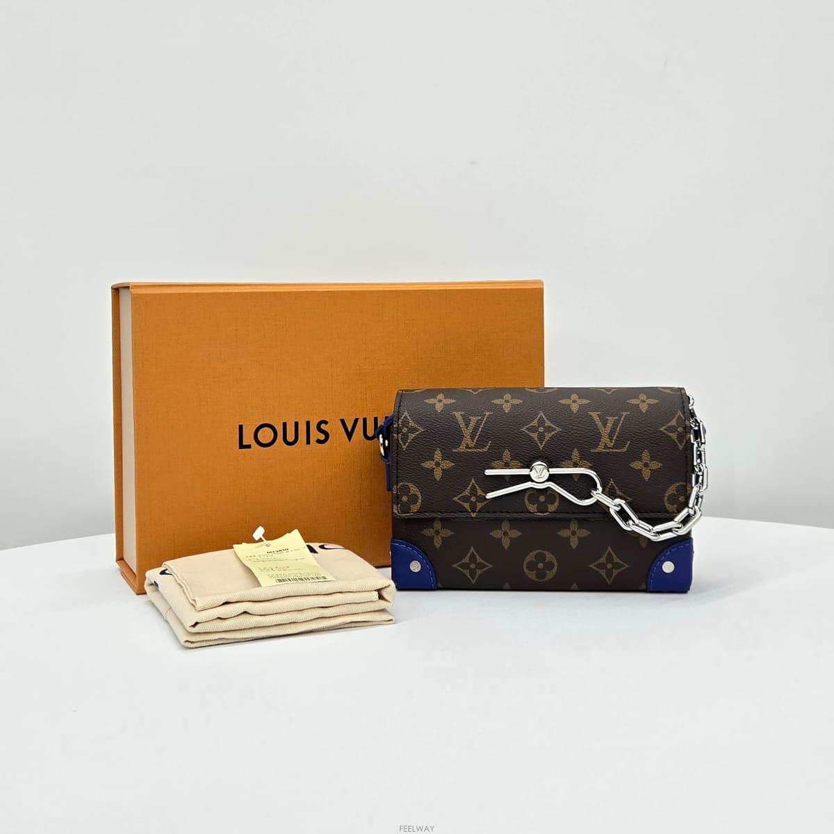 Louis Vuitton ���̺��� LV ���׷� ��ī�縣 ��Ƽ�� ����� ���� �޽����� ũ�ν�����̺��� LV ���׷� ��ī�縣 ��Ƽ�� ����� ���� ��