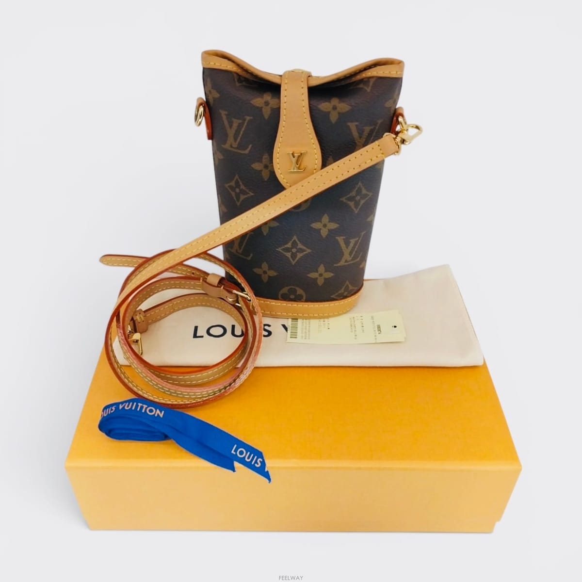 Louis Vuitton ���̺��� M80874 ���� �� �Ŀ�ġ ũ�ν�����̺��� M80874 ���� �� �Ŀ�ġ ũ�ν���