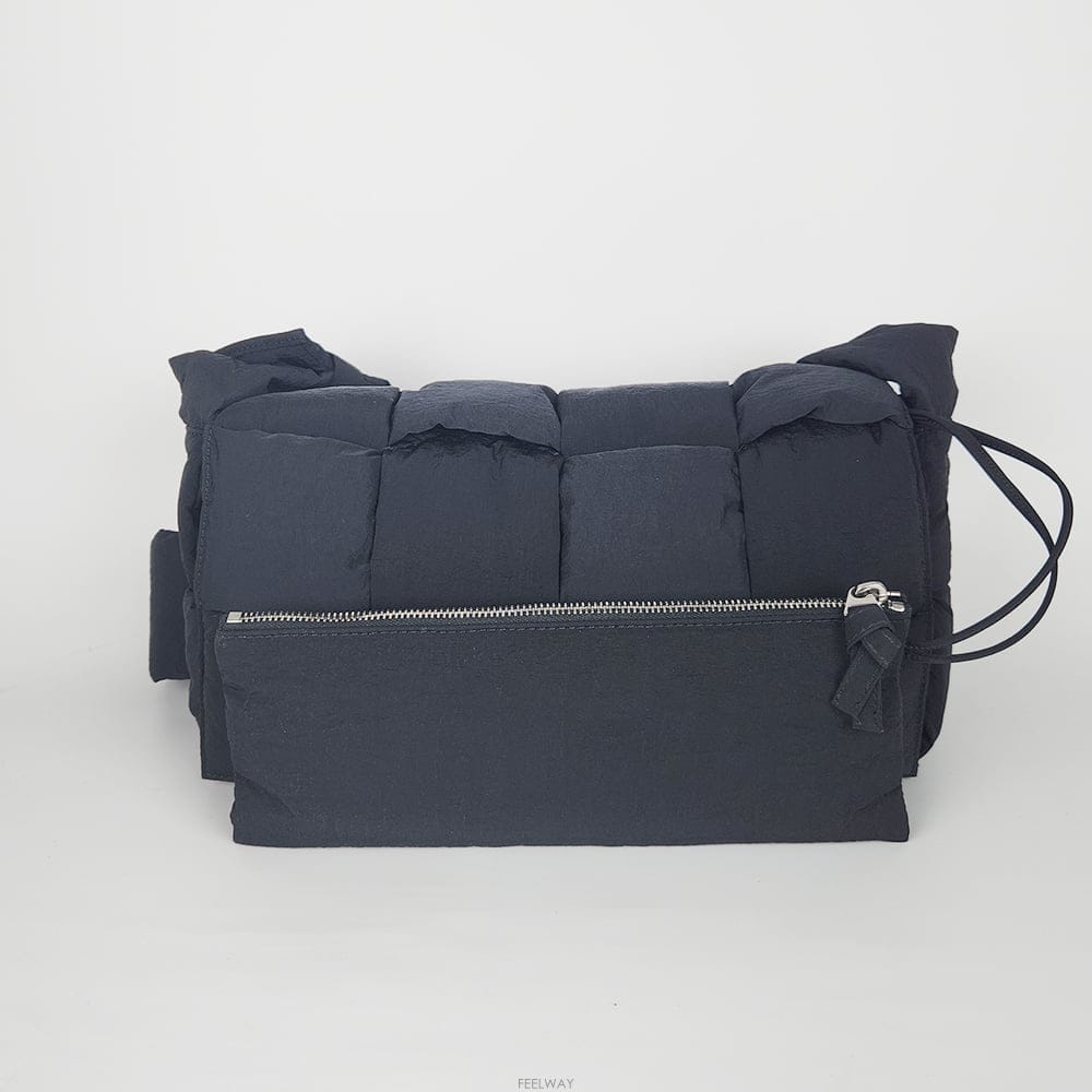 Bottega Veneta ���װ�����Ÿ ���� ��ũ �е� ī��Ʈ ũ�ν��麸�װ�����Ÿ ���� ��ũ �е� ī��Ʈ ũ�ν���