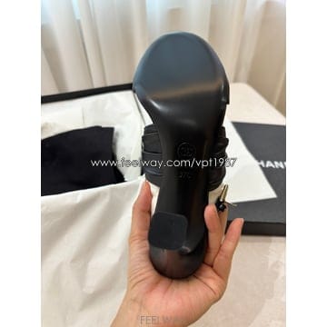 샤넬 블랙 가죽 하이힐 샌들