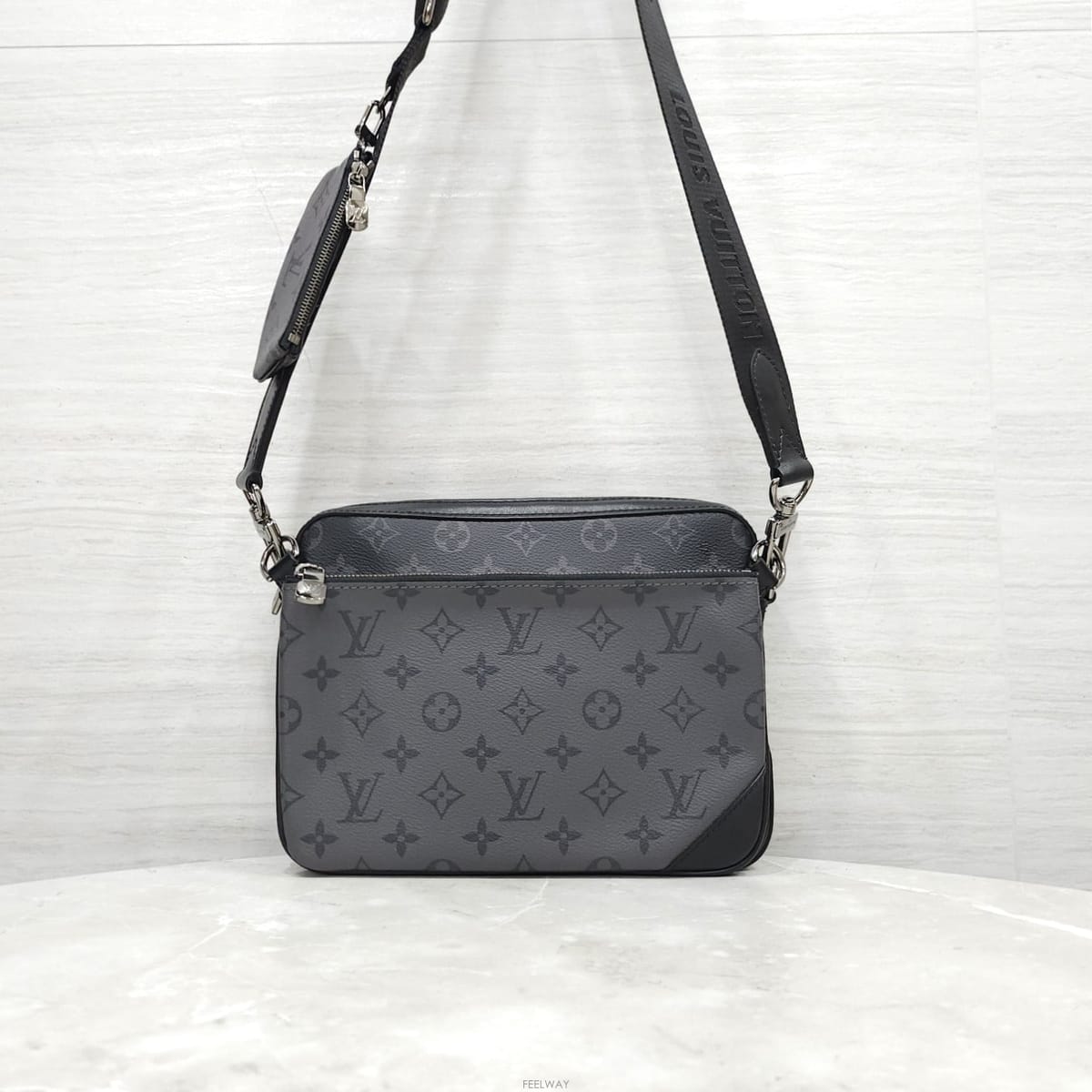 Louis Vuitton [������] ���̺��� LV Ʈ���� �޽��� ��Ŭ���� ũ�ν��� M69443[������] ���̺��� LV Ʈ���� �޽��� ��Ŭ���� ũ�ν��� M