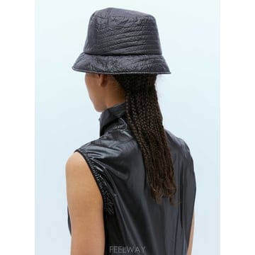24 S/S 몽클레어 로고 패치 버킷 모자 3B00006 597C3  B0111047336