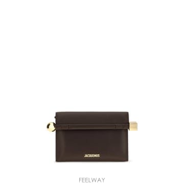 Jacquemus [K68]��ũ���� BAW00472AC27L14 890 ���� Ŭ��ġ �Ŀ�ġ�� �̴Ϲ� Rond Carre lea[K68]��ũ���� BAW00472AC27L14 890 ���� Ŭ��ġ �Ŀ�ġ��