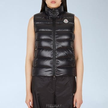 26 FW 몽클레어 Ghany 가니 로고 패치 하이넥 집업 패딩 베스트 L2093 1A52500 68950 