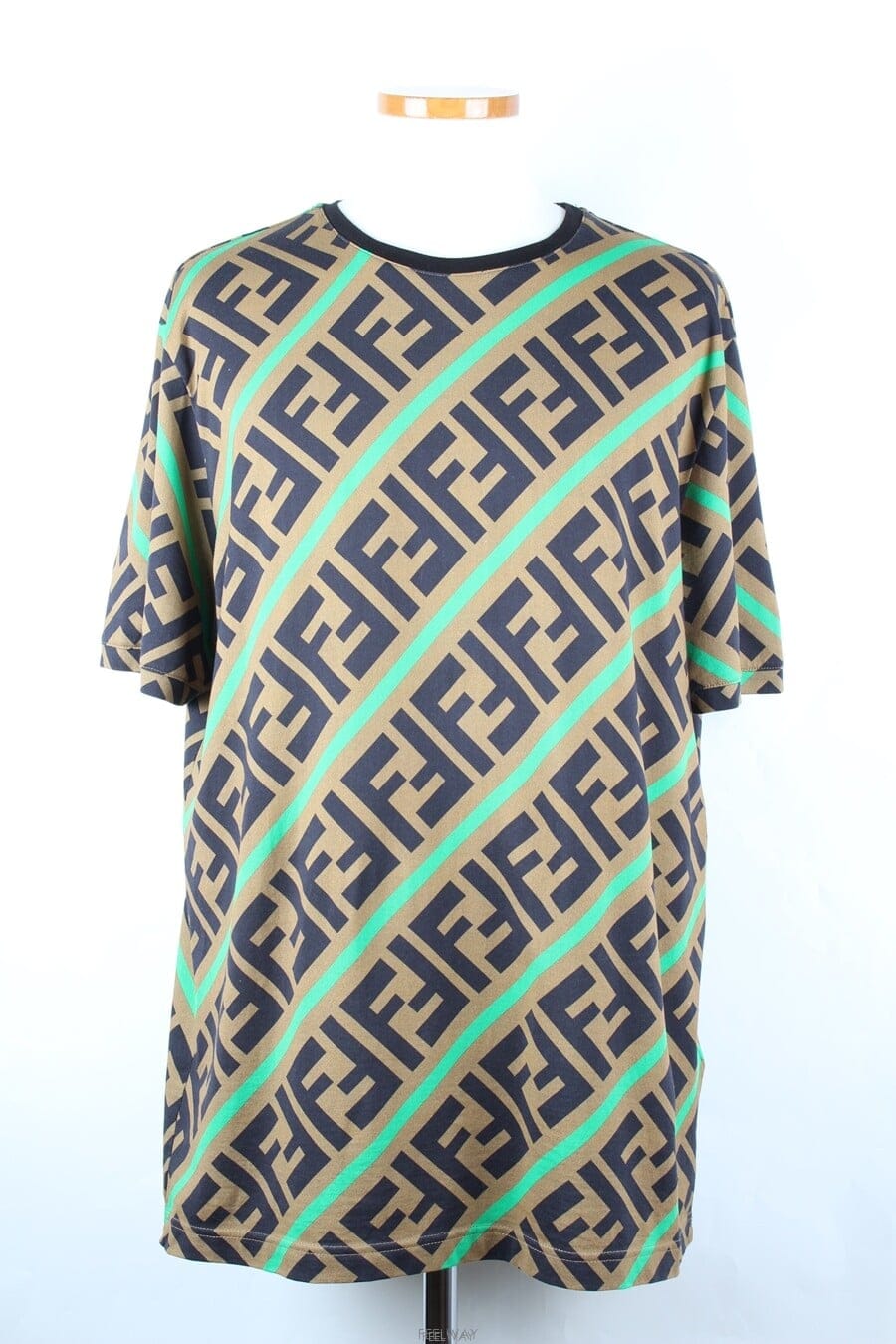FENDI ��� FF �ΰ� ���� Ƽ���� XXL(110)��� FF �ΰ� ���� Ƽ���� XXL(110)