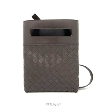 [당일발송] Bottega Veneta 보테가베네타 인트레치아토 크로스백 브라운 / 611357