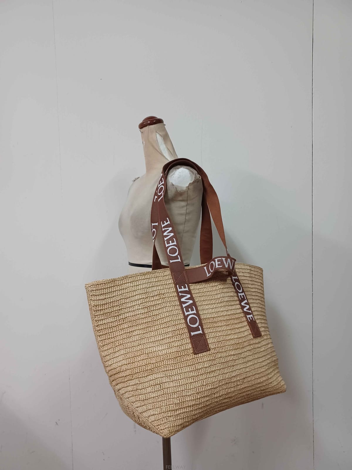 Loewe ��ȫ����/B-10860/�ο��� ��ǰ ������ ���Ǿ� ���� ���۹��ȫ����/B-10860/�ο��� ��ǰ ������ ���Ǿ� ���� ���۹�