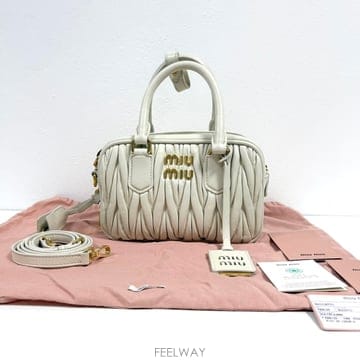 Miu Miu �̿�̿� �Ƹ�ī�� ž�ڵ� ũ�ν���̿�̿� �Ƹ�ī�� ž�ڵ� ũ�ν���