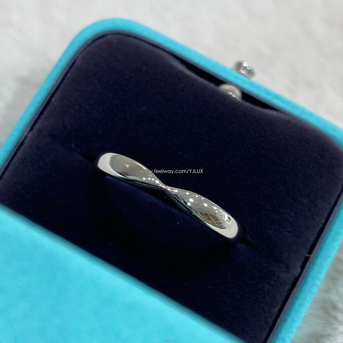 TIFFANY & Co Ƽ�Ĵ� 15 �ϸ�� ��帵 3mm �÷�Ƽ�� ���� Y55090Ƽ�Ĵ� 15 �ϸ�� ��帵 3mm �÷�Ƽ�� ���� Y55090