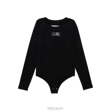 MM6 메종 마르지엘라 롱 슬리브 바디수트 WITH NUMERIC  B0302182681