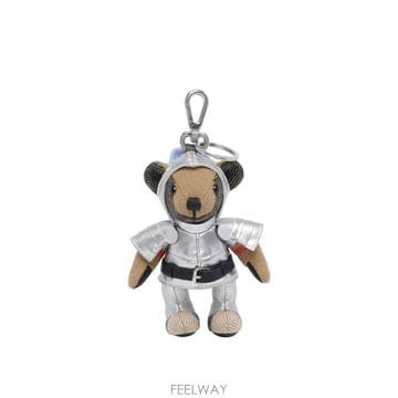 26SS Burberry Silver Is Thomas Knight 키링 8119993 TP570864326