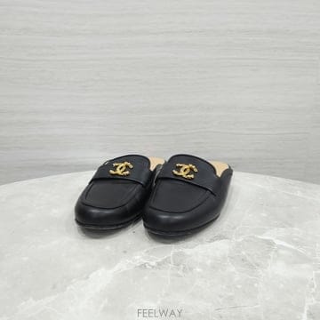 [럭스유] 37 / 샤넬 CC로고 레더 뮬 블로퍼 G36344