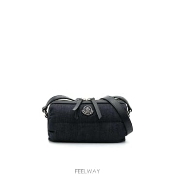Moncler Moncler �� Keoni Boucl Cross Body �� NEWKEONI5L00019M407777A TMoncler �� Keoni Boucl Cross Body �� NEWKEONI5L00019M4
