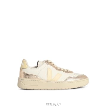 26SS Veja V90 화이트 레더 스니커즈 VD2021362 TP571496522